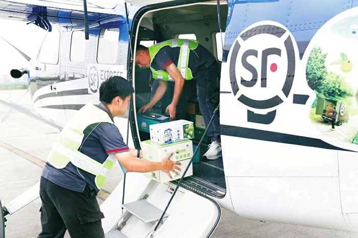四川成都：加速“入场”低空经济 国内首个跨省低空物流在成都成功首航